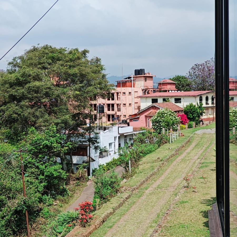 Camellia Heights 1&2 Bed & Breakfast Coonoor Bagian luar foto
